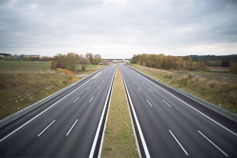 When in a travel lane on the roadway, why do we sometimes feel like time slows down?